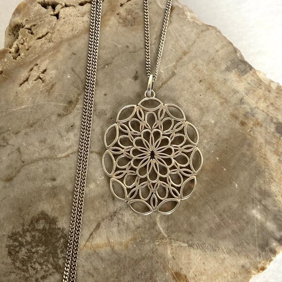 Sterling Silver 925 Oval Pierced Filigree Scrollwork Pendant Necklace 17.5" - Picture 4 of 16